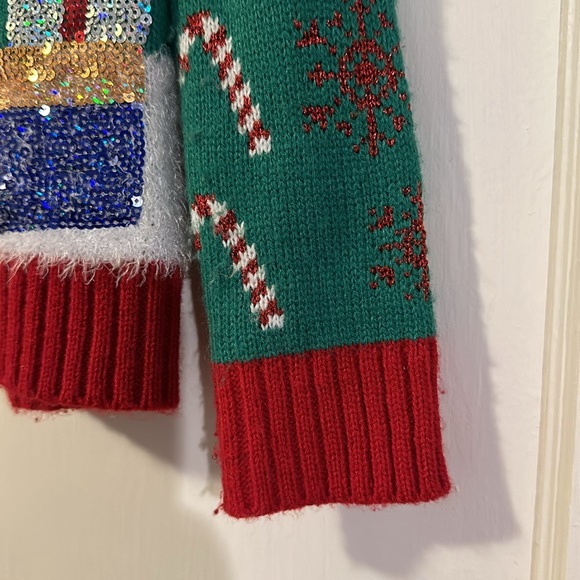Sloth sparkly green and red christmas sweater size7 - Picture 6 of 7
